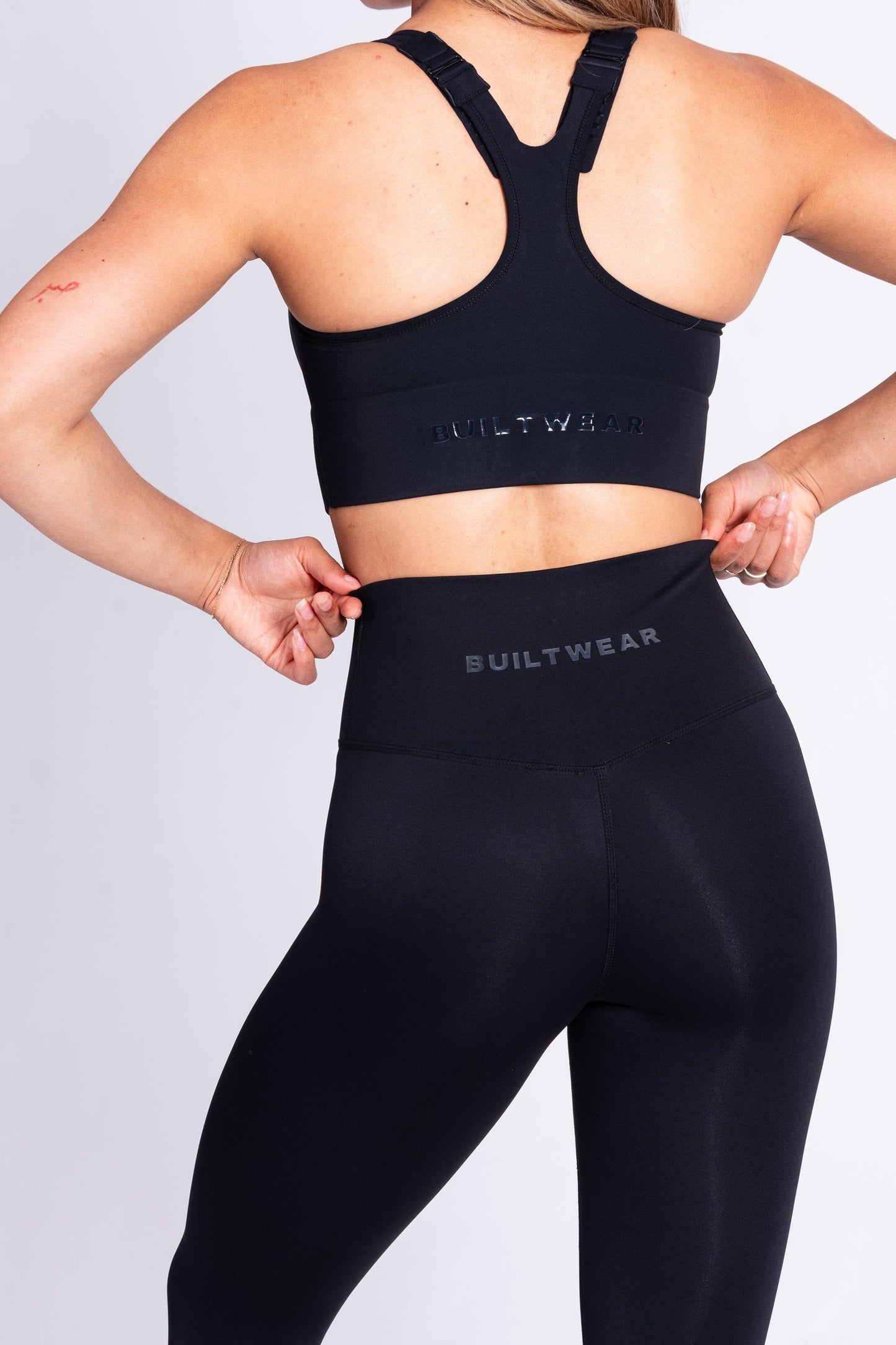 Movement Zippered Sports Bra Midnight Black - builtwear